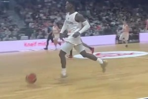 招牌动作！施罗德这个反转身真是高效流畅！